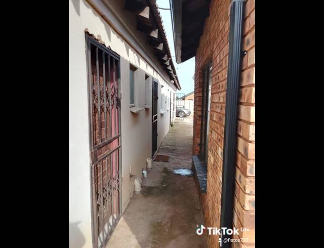 2 BEDROOM PROPERTY TO RENT IN PROTEA GLEN